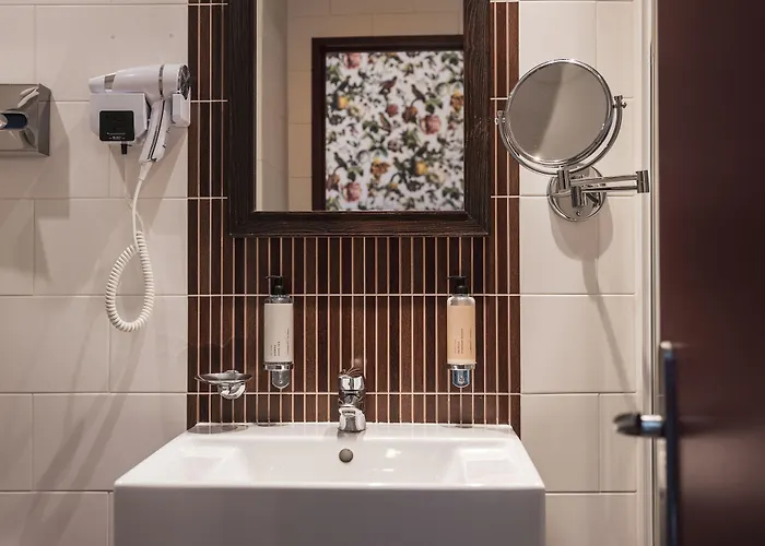 オテル ブリッタニー 4* パリ